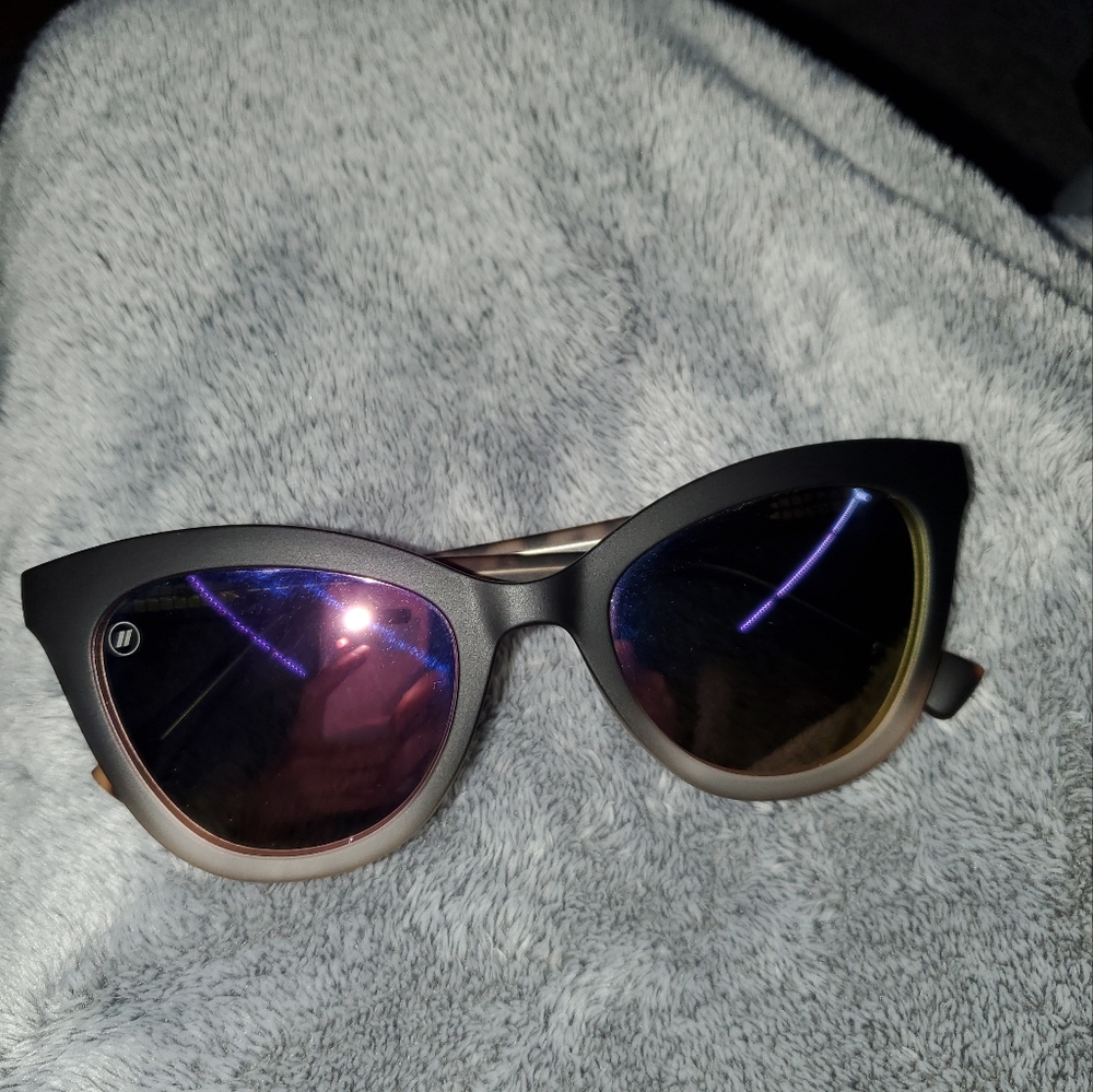 Kona Kai Cat Eye Sunglasses Polarized Pink Lens